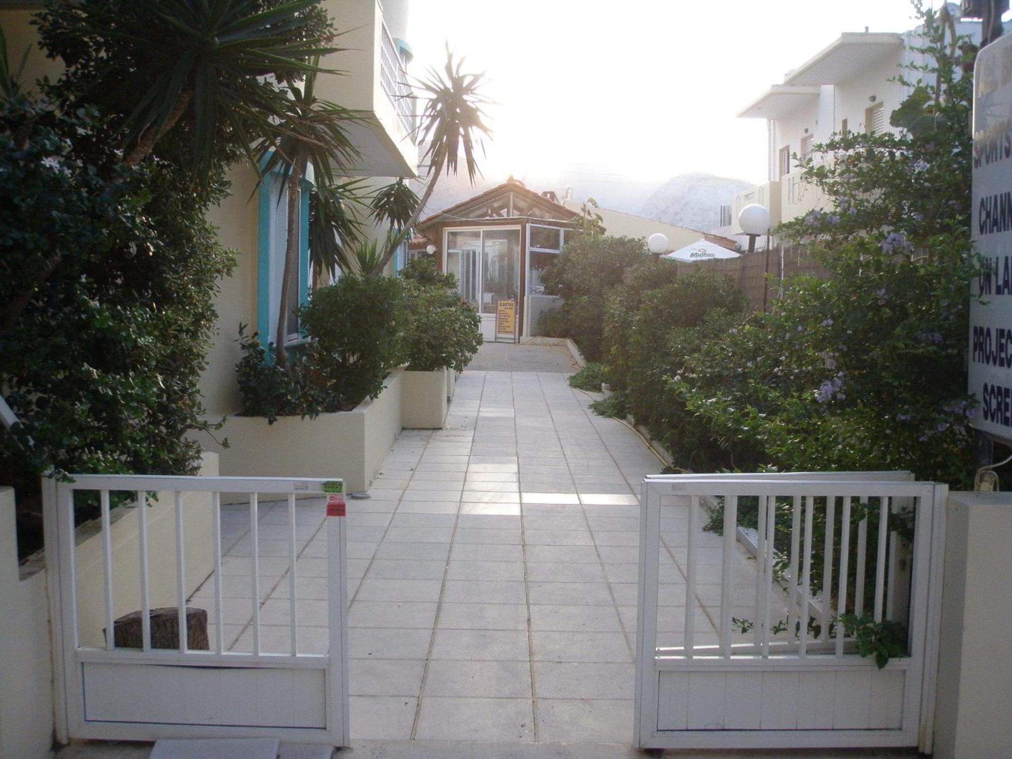 Albatross Apartments Amoudara  Ngoại thất bức ảnh