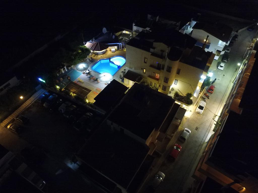 Albatross Apartments Amoudara  Ngoại thất bức ảnh